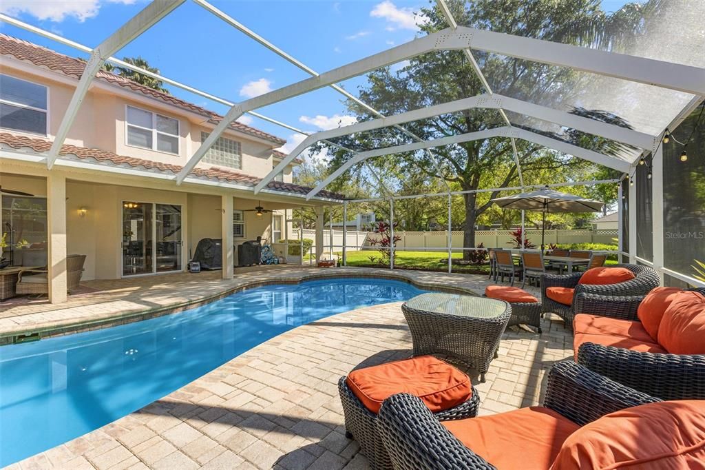 合同活跃: $699,990 (5 贝兹, 4 浴室, 3242 平方英尺)