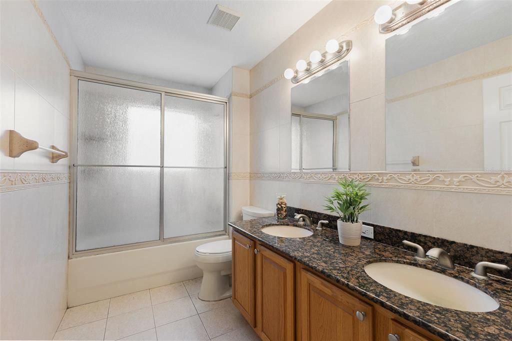 合同活跃: $699,990 (5 贝兹, 4 浴室, 3242 平方英尺)