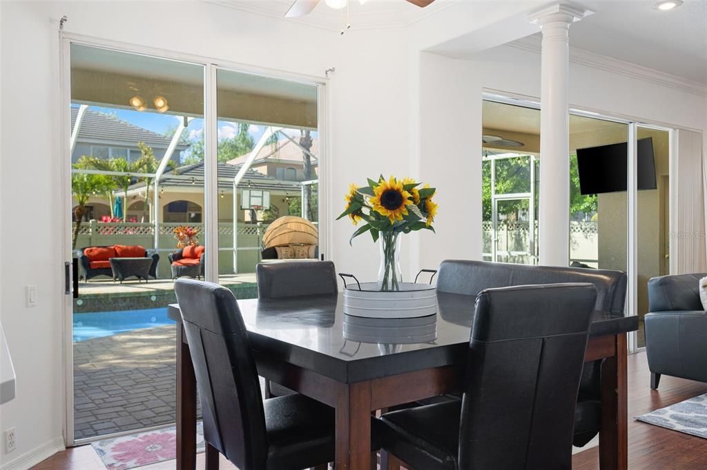 合同活跃: $699,990 (5 贝兹, 4 浴室, 3242 平方英尺)