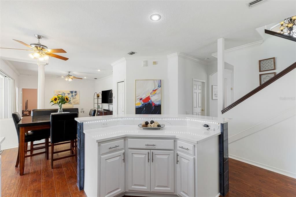 合同活跃: $699,990 (5 贝兹, 4 浴室, 3242 平方英尺)