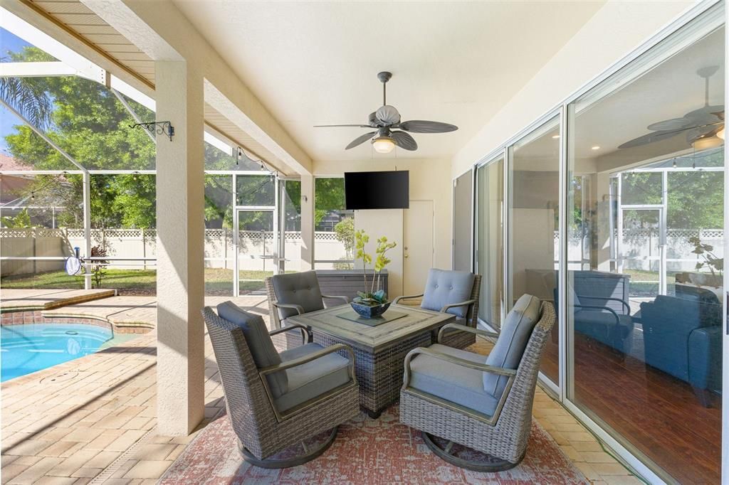 合同活跃: $699,990 (5 贝兹, 4 浴室, 3242 平方英尺)