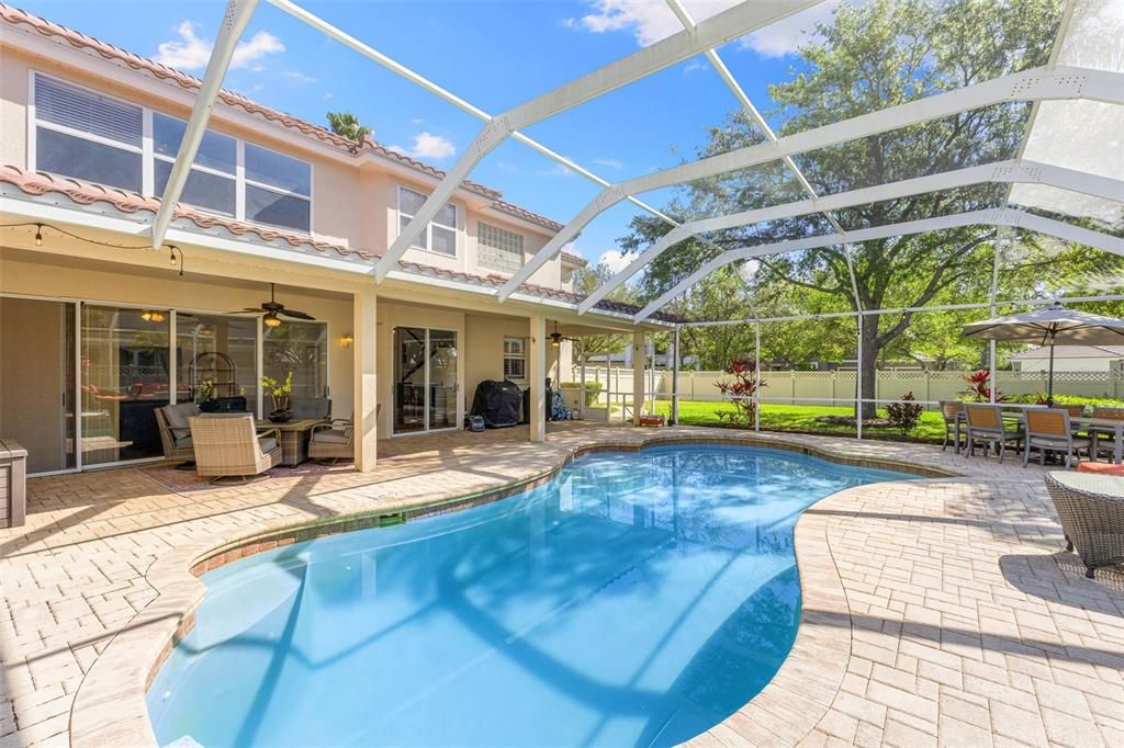 合同活跃: $699,990 (5 贝兹, 4 浴室, 3242 平方英尺)