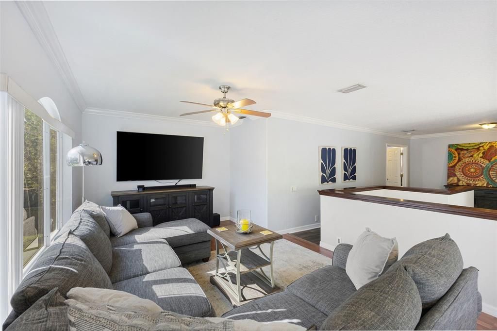 合同活跃: $699,990 (5 贝兹, 4 浴室, 3242 平方英尺)