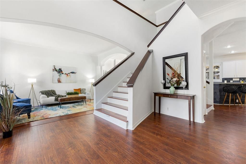 合同活跃: $699,990 (5 贝兹, 4 浴室, 3242 平方英尺)