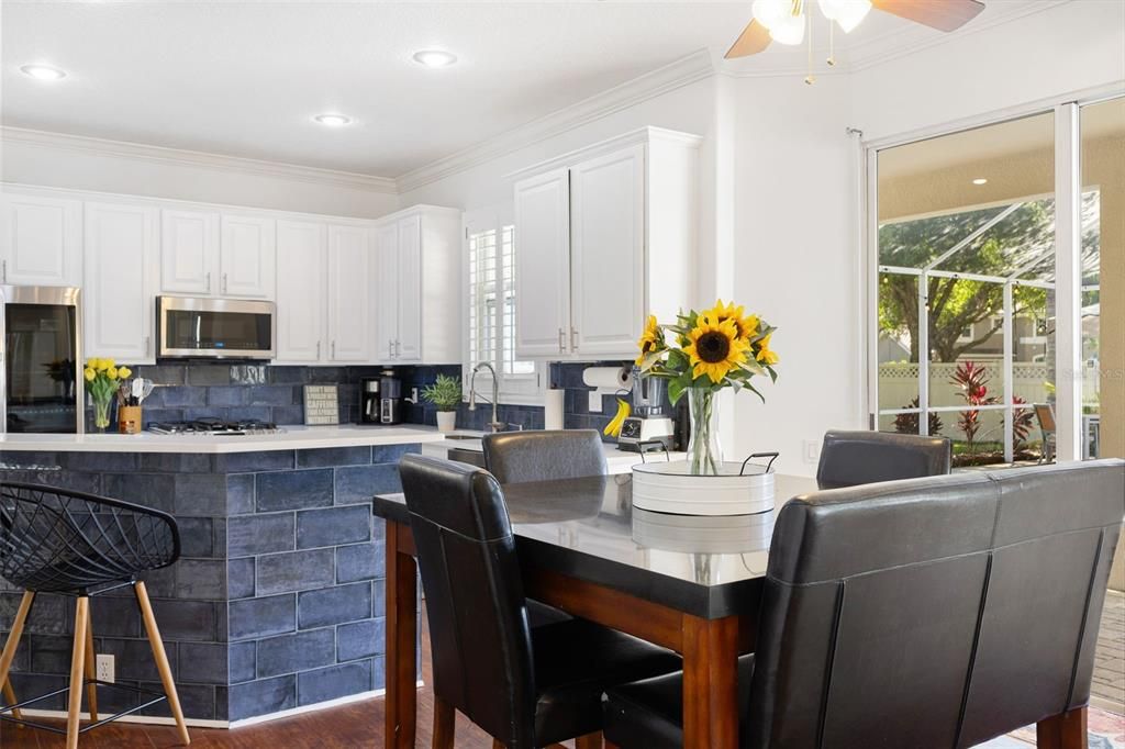 合同活跃: $699,990 (5 贝兹, 4 浴室, 3242 平方英尺)