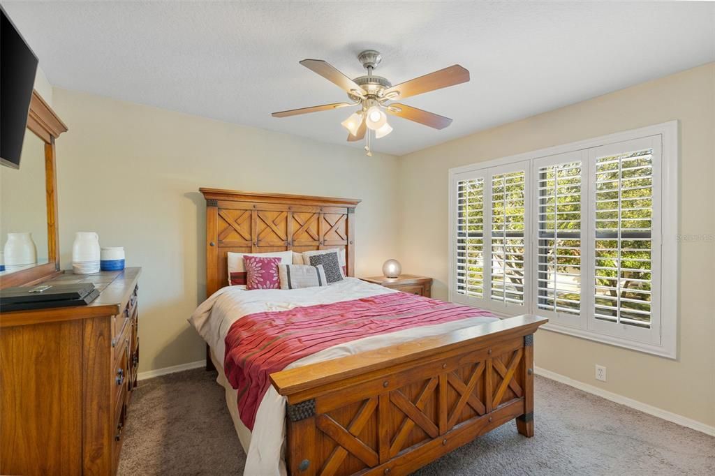 合同活跃: $699,990 (5 贝兹, 4 浴室, 3242 平方英尺)