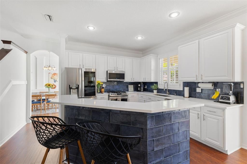 合同活跃: $699,990 (5 贝兹, 4 浴室, 3242 平方英尺)