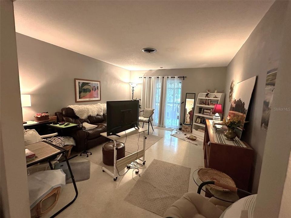 合同活跃: $316,100 (3 贝兹, 2 浴室, 1414 平方英尺)