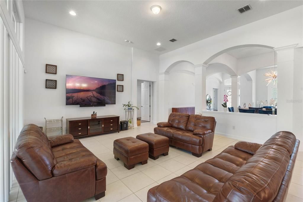 Activo con contrato: $1,063,750 (5 camas, 4 baños, 4475 Pies cuadrados)