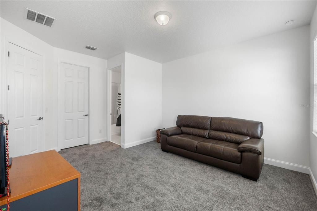 Activo con contrato: $1,063,750 (5 camas, 4 baños, 4475 Pies cuadrados)