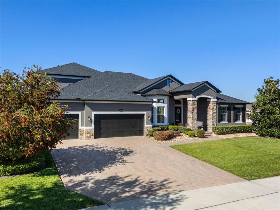 Activo con contrato: $1,063,750 (5 camas, 4 baños, 4475 Pies cuadrados)