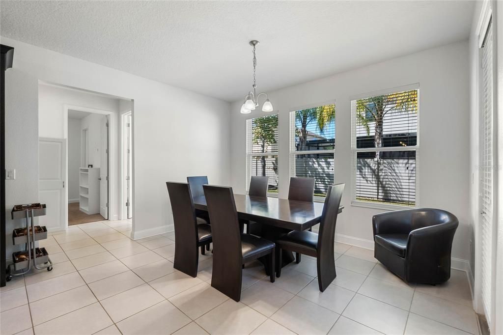 Activo con contrato: $1,063,750 (5 camas, 4 baños, 4475 Pies cuadrados)