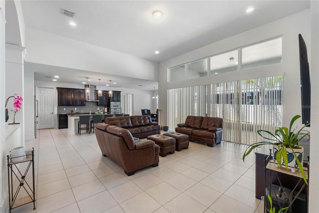 Activo con contrato: $1,063,750 (5 camas, 4 baños, 4475 Pies cuadrados)