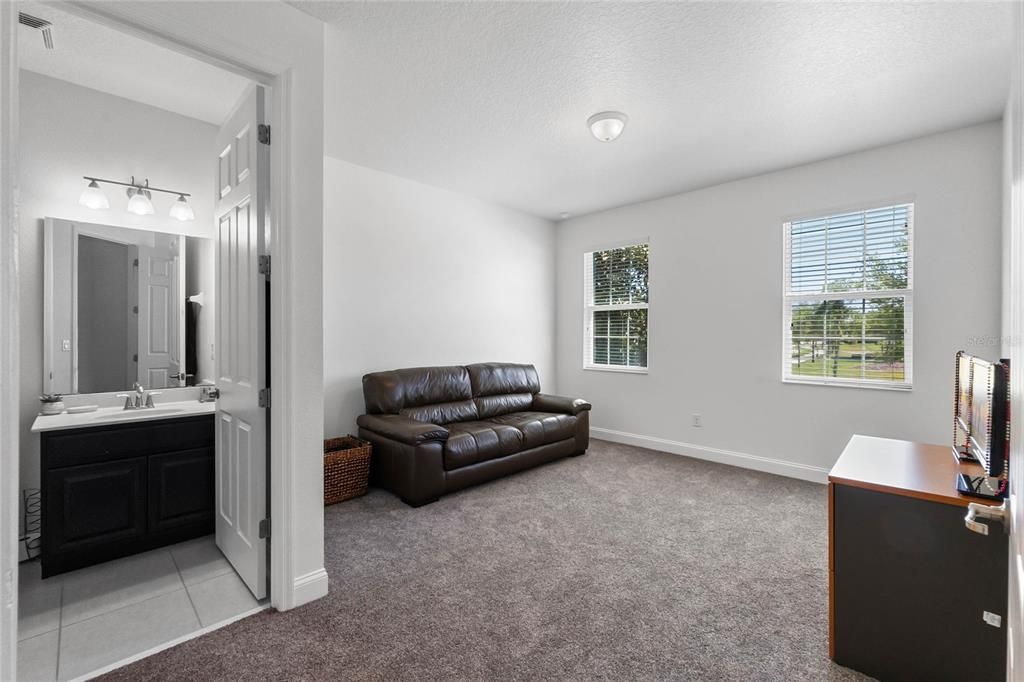 Activo con contrato: $1,063,750 (5 camas, 4 baños, 4475 Pies cuadrados)