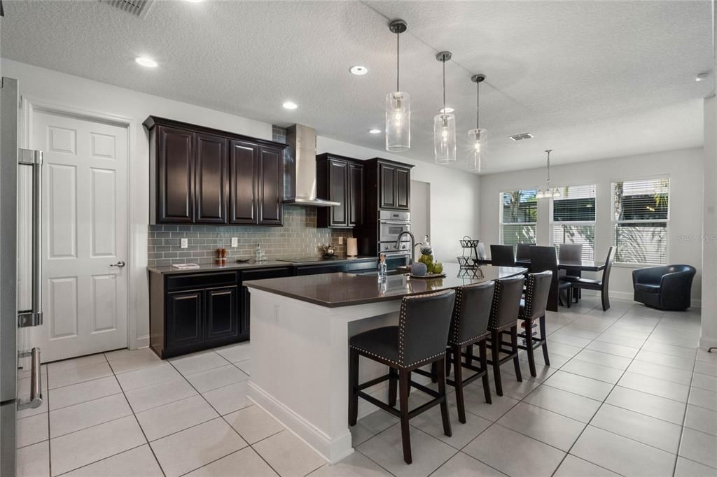 Activo con contrato: $1,063,750 (5 camas, 4 baños, 4475 Pies cuadrados)