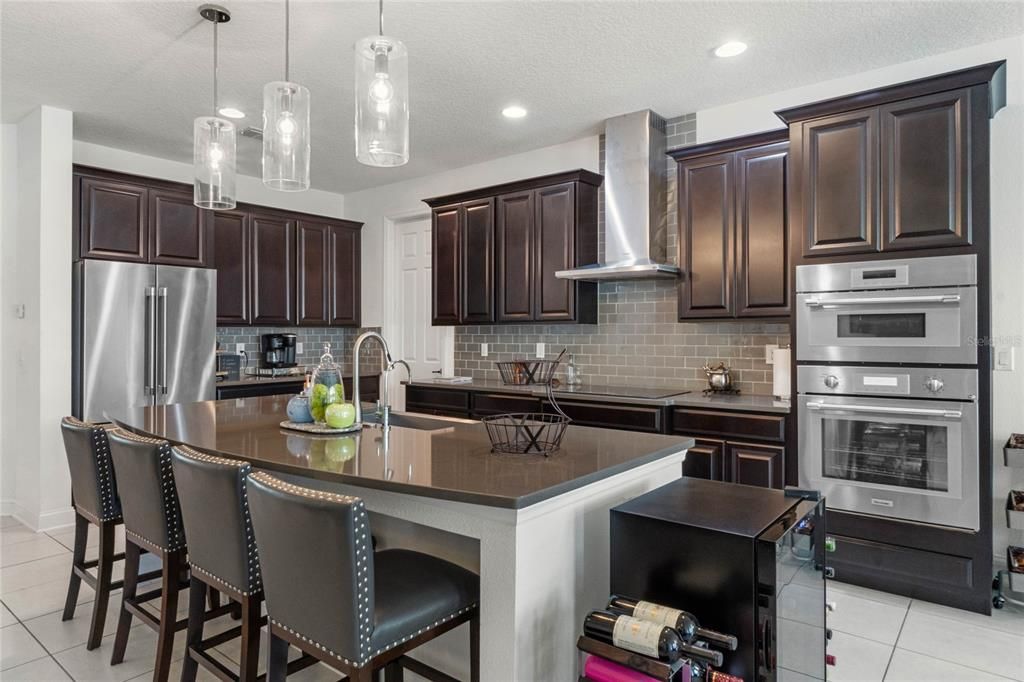 Activo con contrato: $1,063,750 (5 camas, 4 baños, 4475 Pies cuadrados)