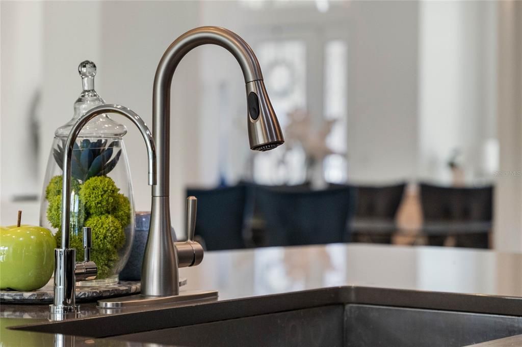 Activo con contrato: $1,063,750 (5 camas, 4 baños, 4475 Pies cuadrados)