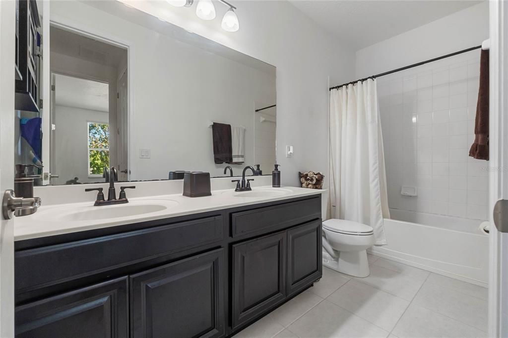 Activo con contrato: $1,063,750 (5 camas, 4 baños, 4475 Pies cuadrados)