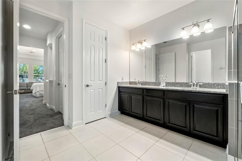 Activo con contrato: $1,063,750 (5 camas, 4 baños, 4475 Pies cuadrados)