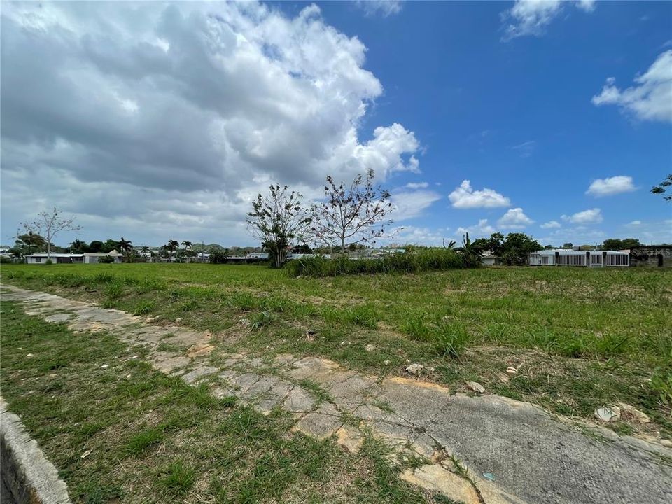 En Venta: $275,000 (0.76 acres)
