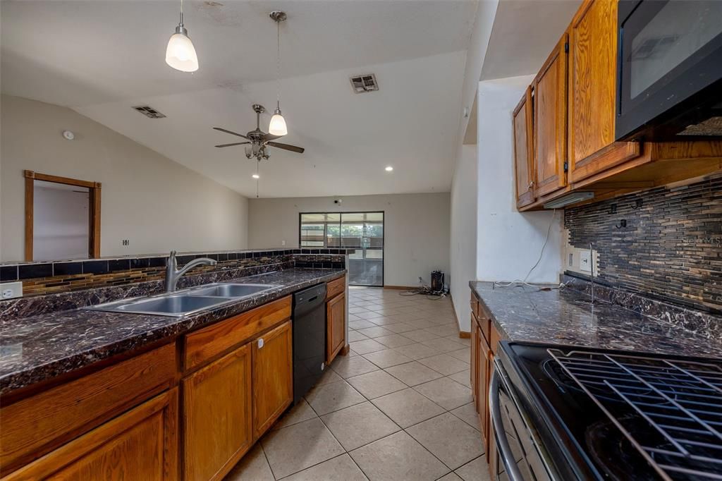 For Sale: $225,000 (3 beds, 2 baths, 1794 Square Feet)