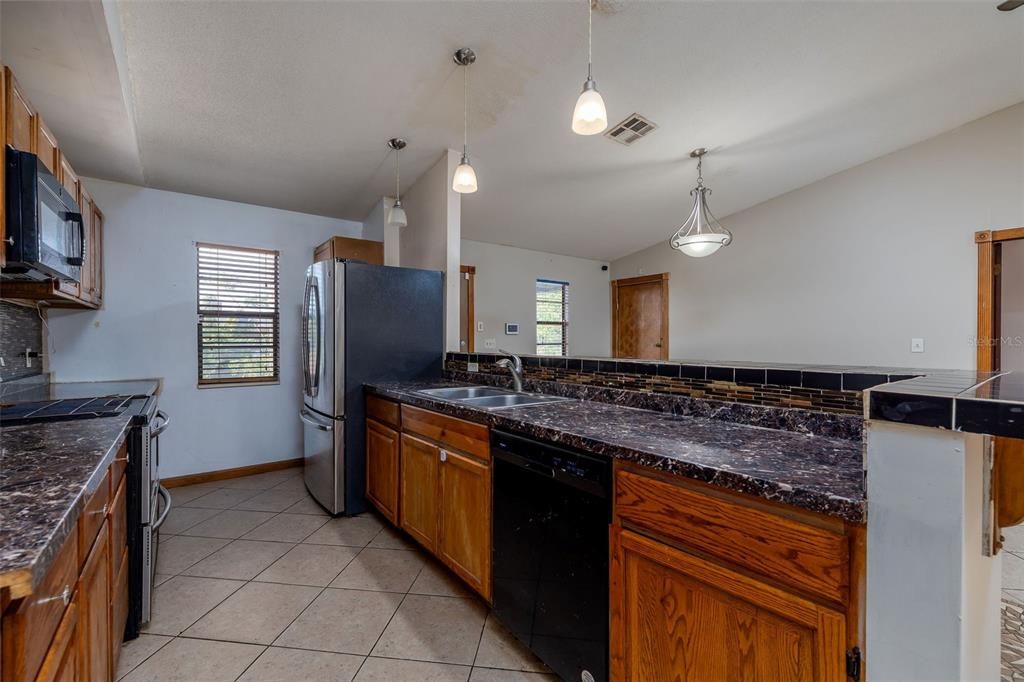 For Sale: $225,000 (3 beds, 2 baths, 1794 Square Feet)