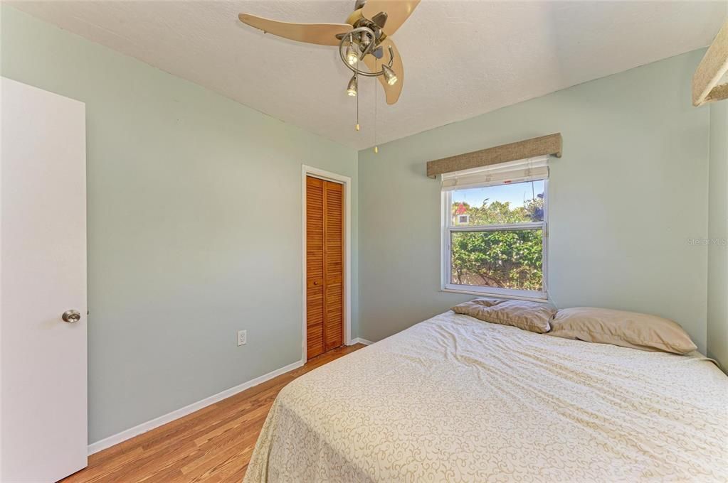 For Sale: $263,000 (2 beds, 1 baths, 720 Square Feet)