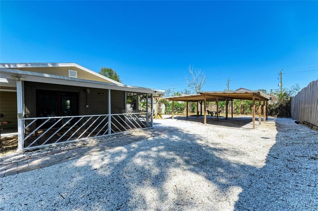 For Sale: $263,000 (2 beds, 1 baths, 720 Square Feet)