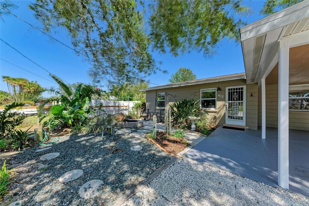 For Sale: $263,000 (2 beds, 1 baths, 720 Square Feet)