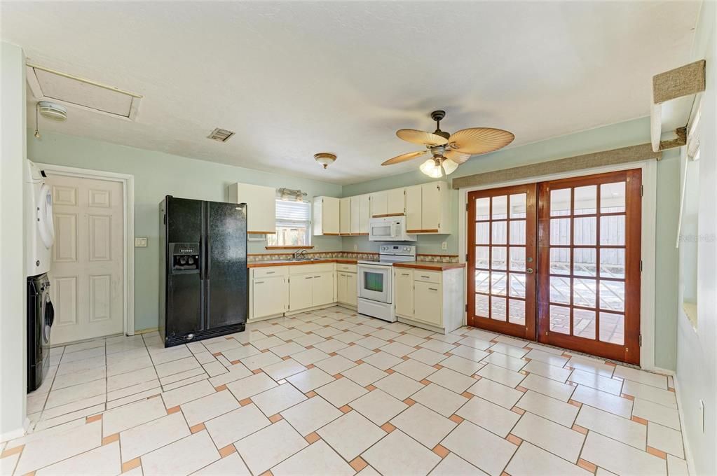 For Sale: $263,000 (2 beds, 1 baths, 720 Square Feet)