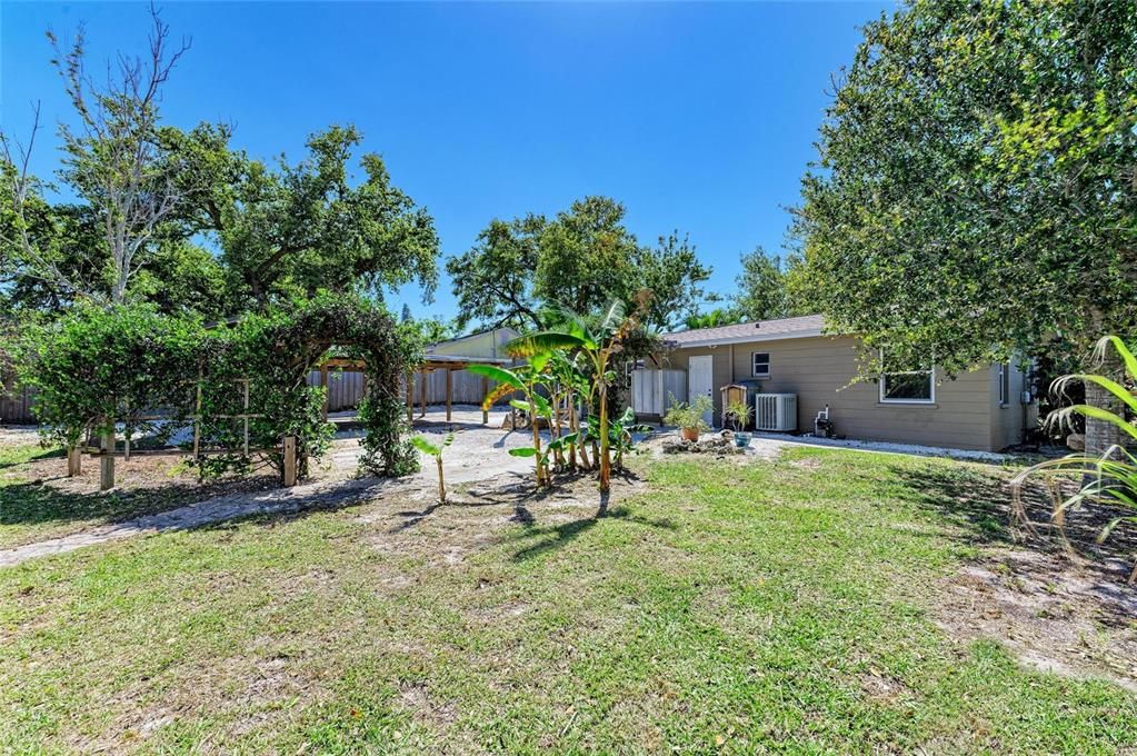 For Sale: $263,000 (2 beds, 1 baths, 720 Square Feet)