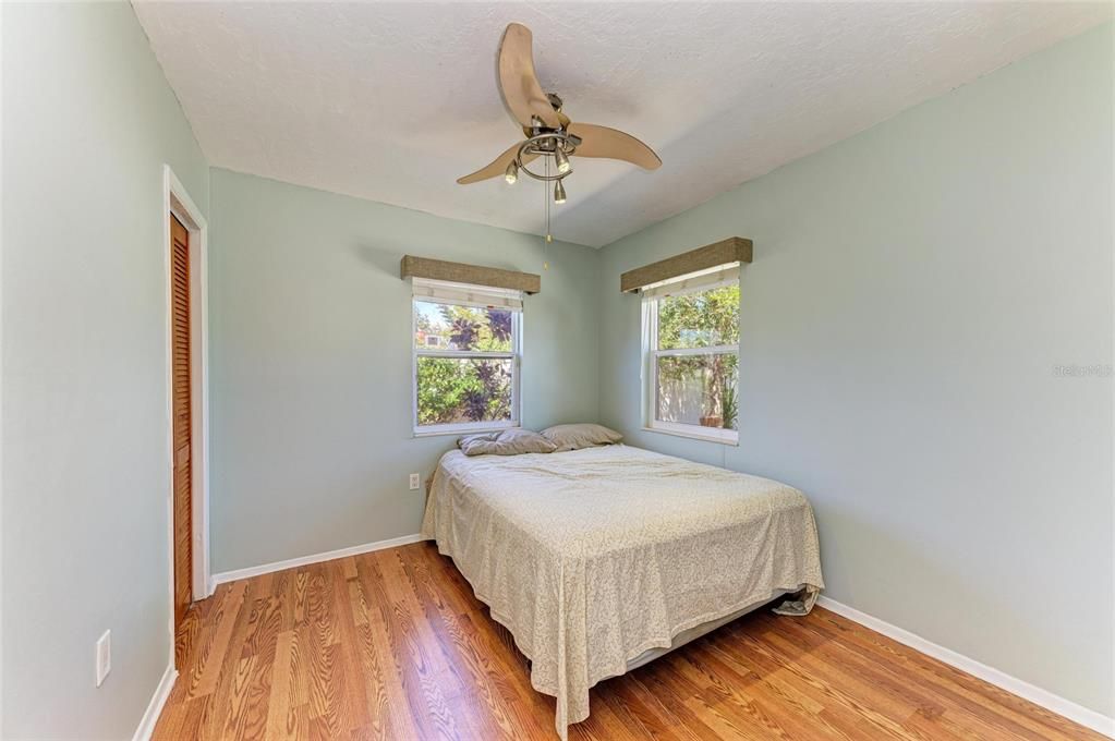 For Sale: $263,000 (2 beds, 1 baths, 720 Square Feet)