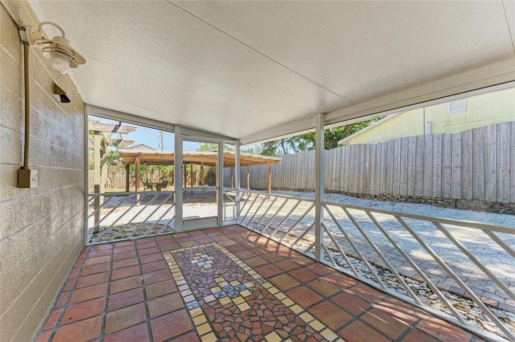 For Sale: $263,000 (2 beds, 1 baths, 720 Square Feet)