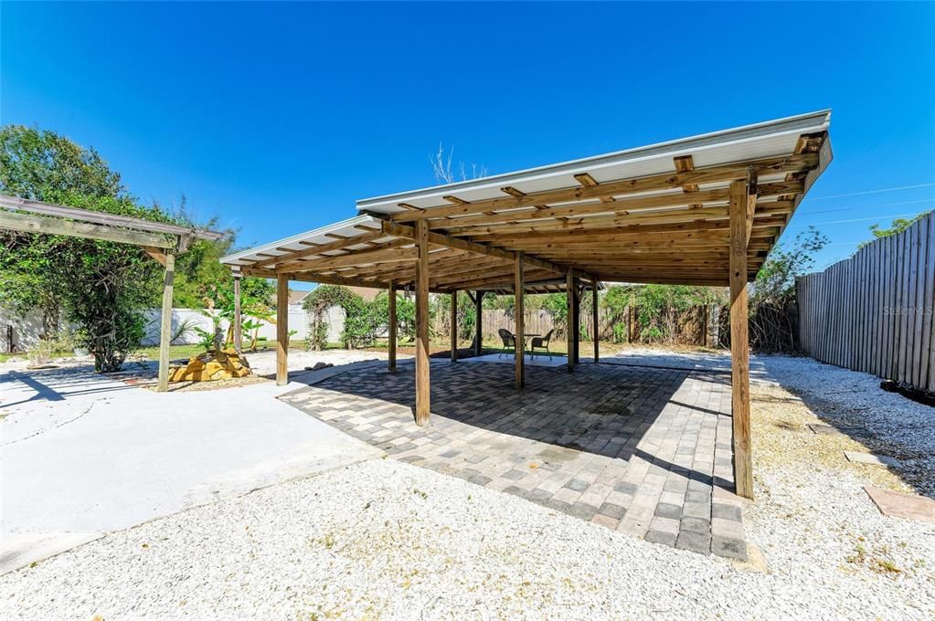 For Sale: $263,000 (2 beds, 1 baths, 720 Square Feet)