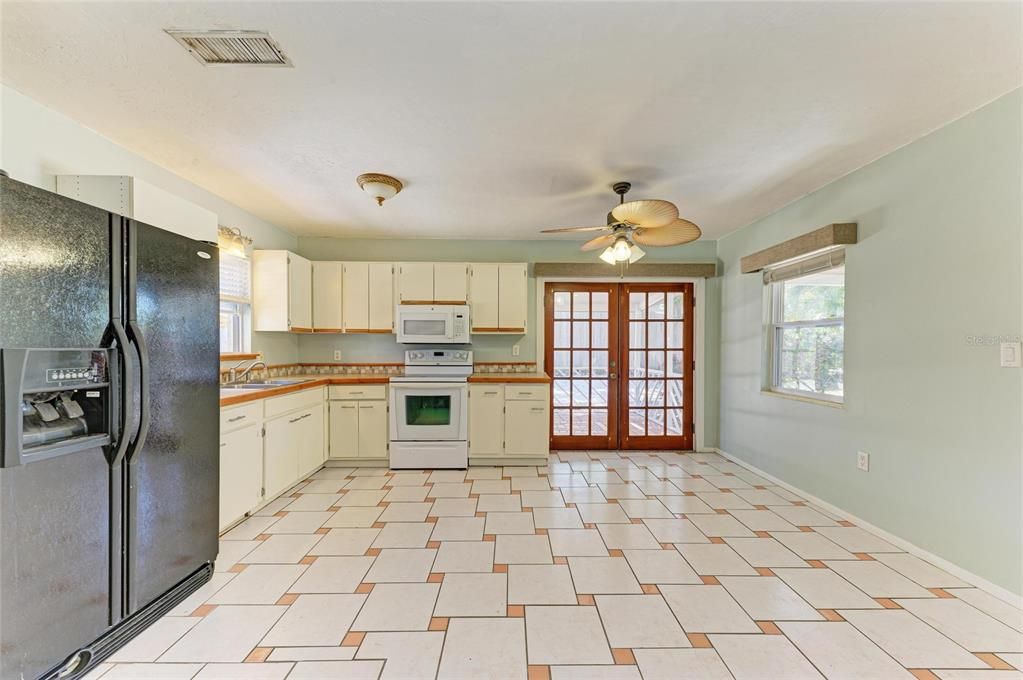 For Sale: $263,000 (2 beds, 1 baths, 720 Square Feet)