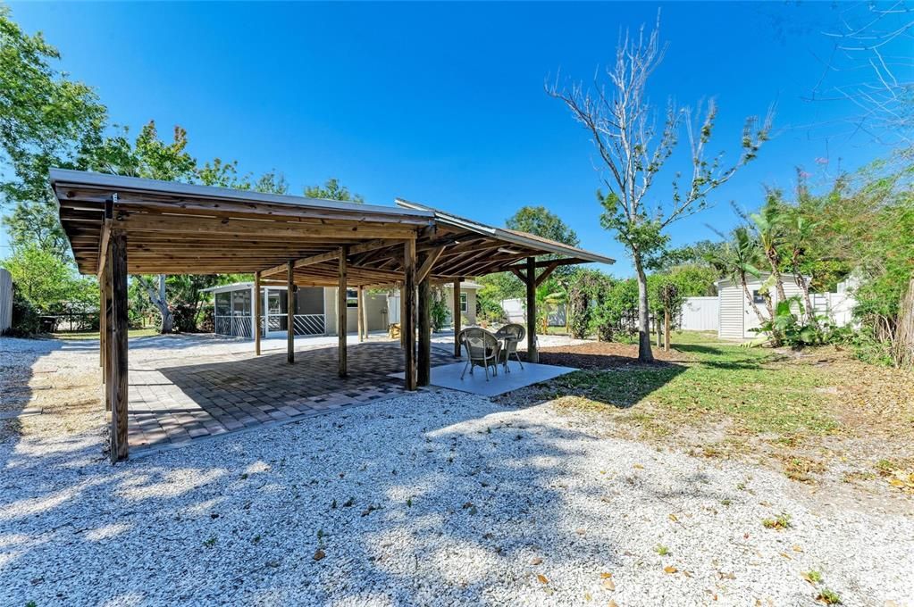 For Sale: $263,000 (2 beds, 1 baths, 720 Square Feet)