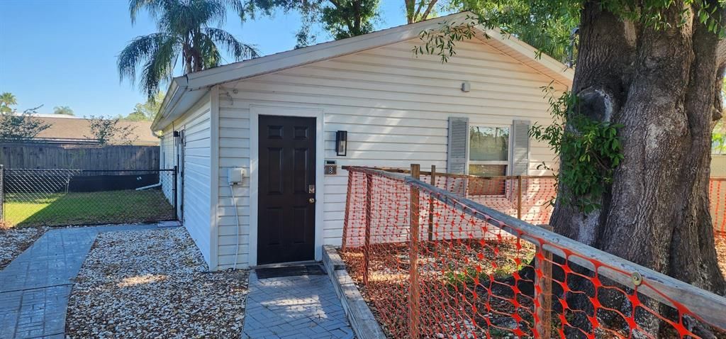 最近租的: $1,200 (1 贝兹, 1 浴室, 500 平方英尺)