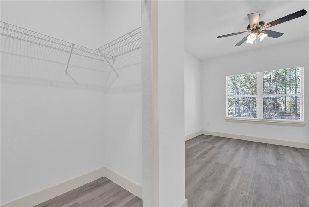 For Sale: $299,999 (4 beds, 2 baths, 1679 Square Feet)