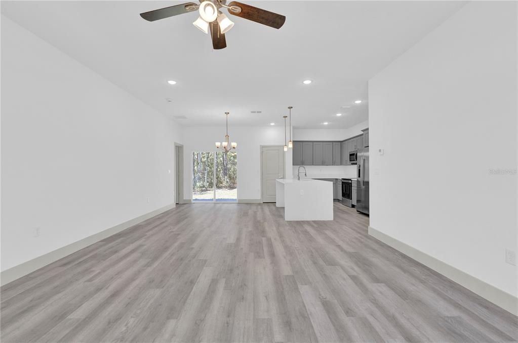 For Sale: $299,999 (4 beds, 2 baths, 1679 Square Feet)