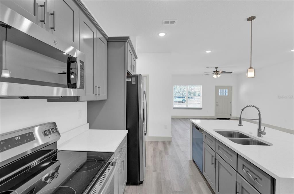 For Sale: $299,999 (4 beds, 2 baths, 1679 Square Feet)