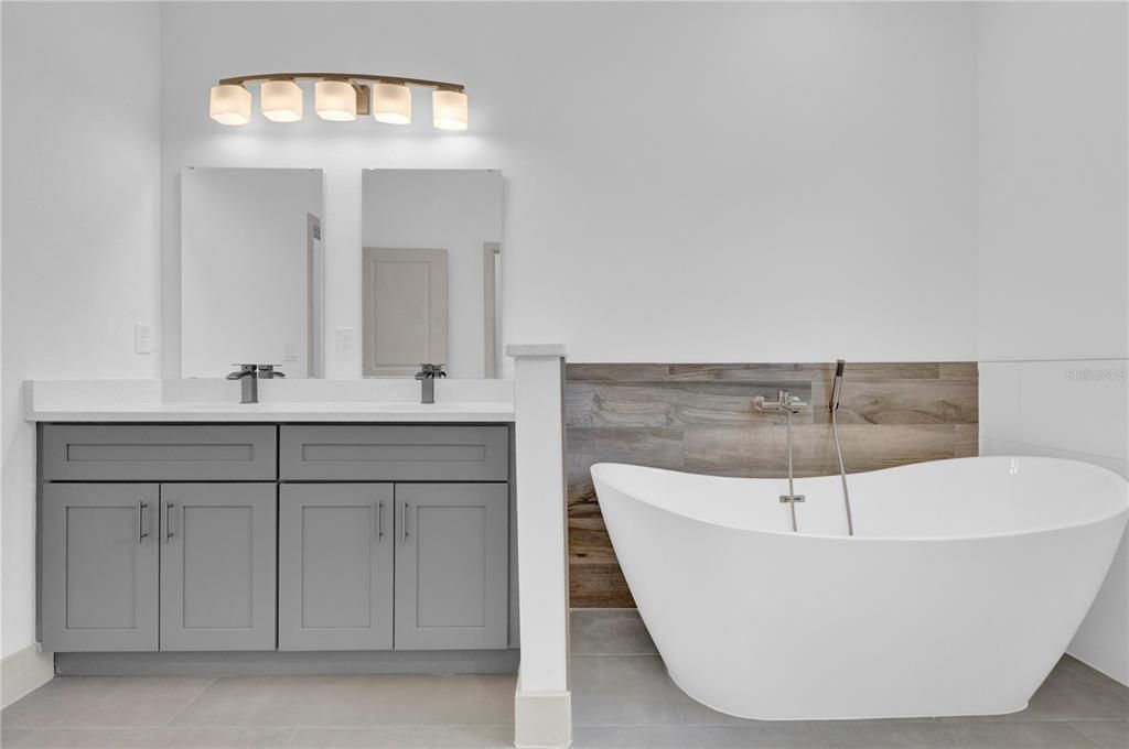 For Sale: $299,999 (4 beds, 2 baths, 1679 Square Feet)