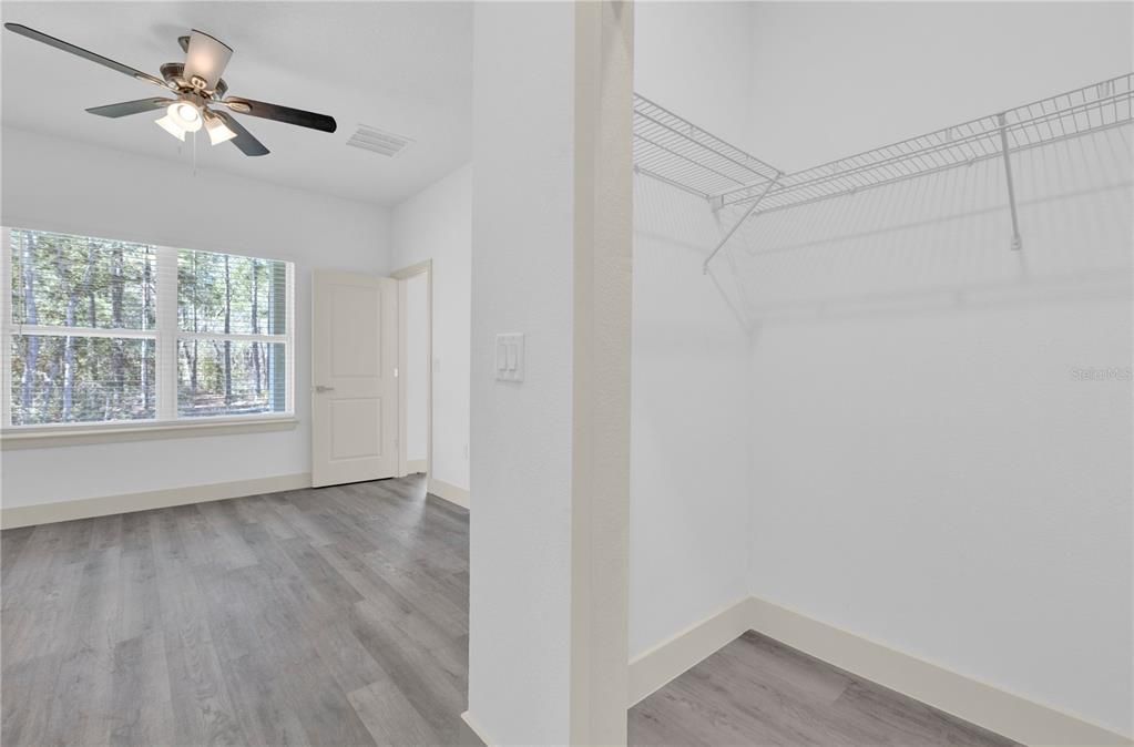 For Sale: $299,999 (4 beds, 2 baths, 1679 Square Feet)