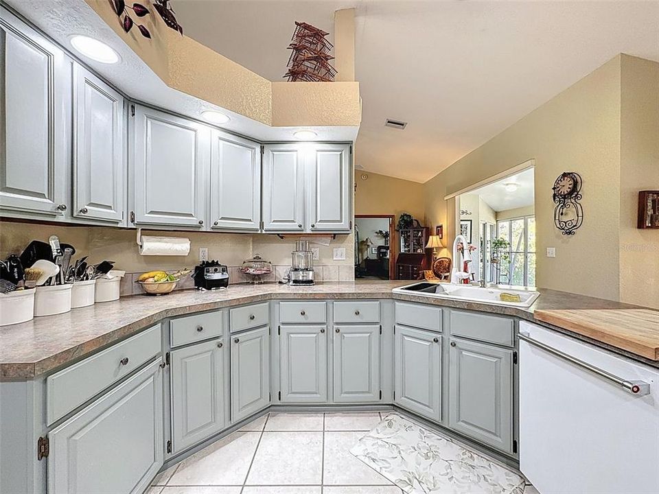 На продажу: $399,000 (3 спален, 2 ванн, 1781 Квадратных фут)