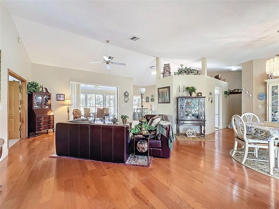 На продажу: $399,000 (3 спален, 2 ванн, 1781 Квадратных фут)