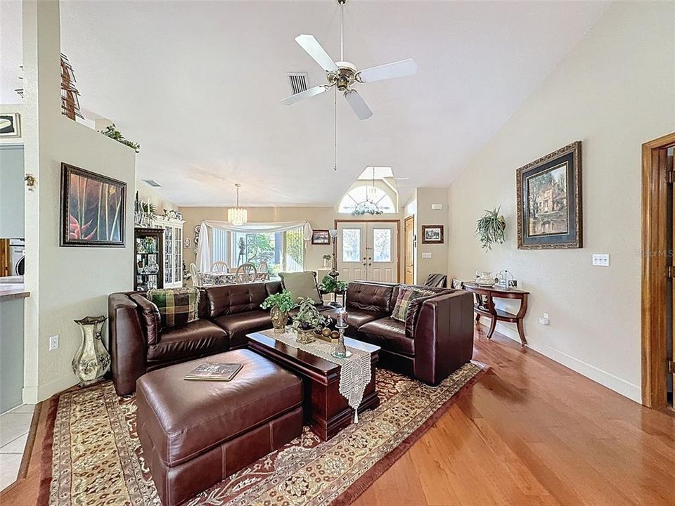 На продажу: $399,000 (3 спален, 2 ванн, 1781 Квадратных фут)