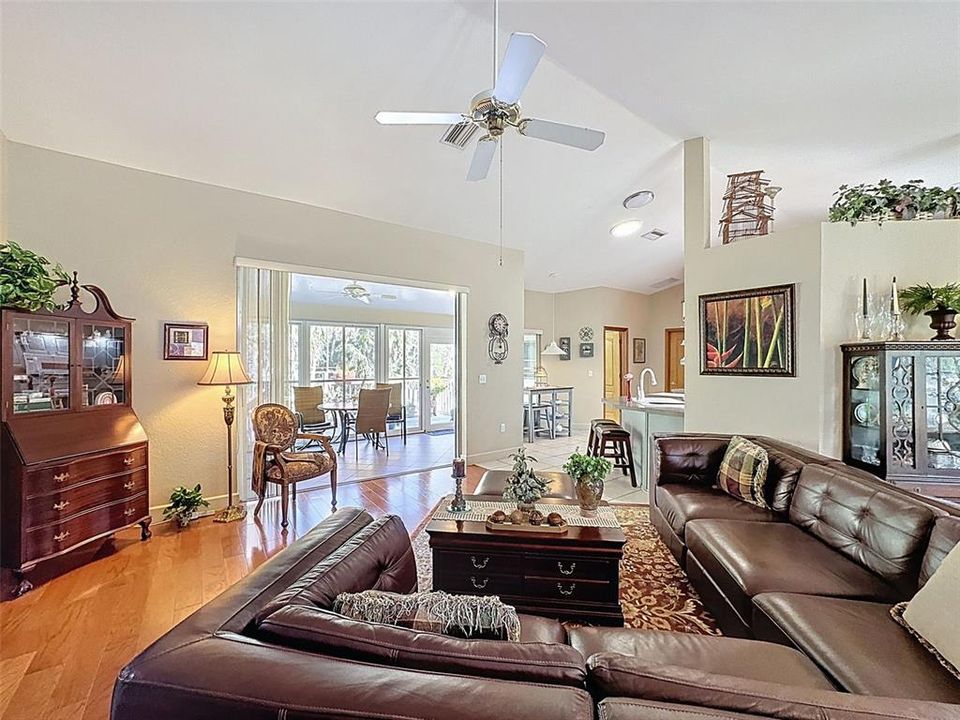 На продажу: $399,000 (3 спален, 2 ванн, 1781 Квадратных фут)