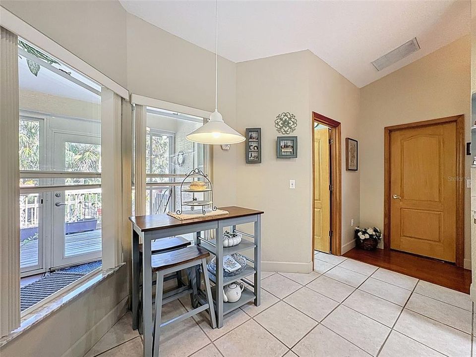 На продажу: $399,000 (3 спален, 2 ванн, 1781 Квадратных фут)