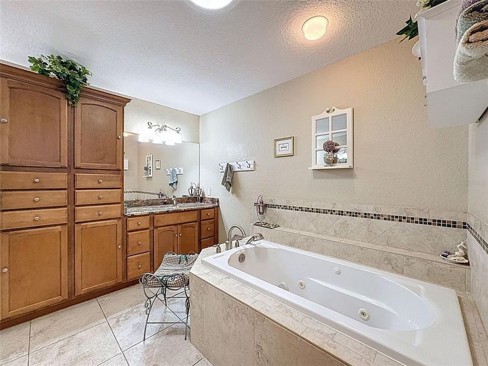 На продажу: $399,000 (3 спален, 2 ванн, 1781 Квадратных фут)