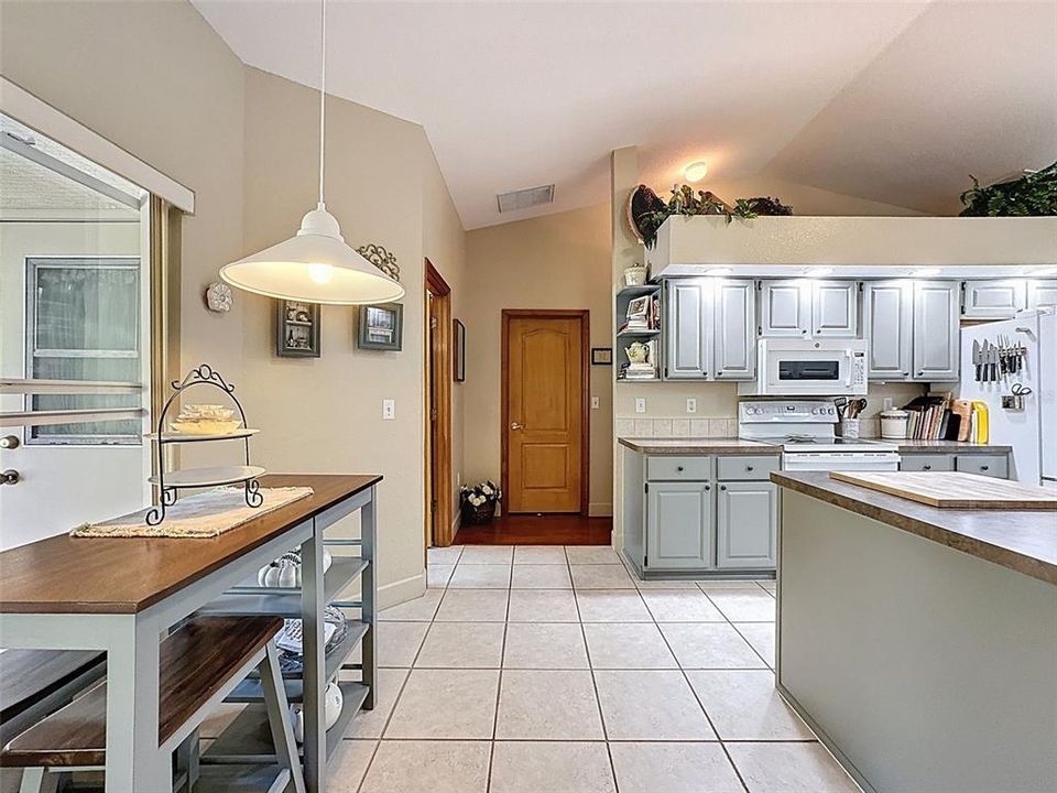 На продажу: $399,000 (3 спален, 2 ванн, 1781 Квадратных фут)