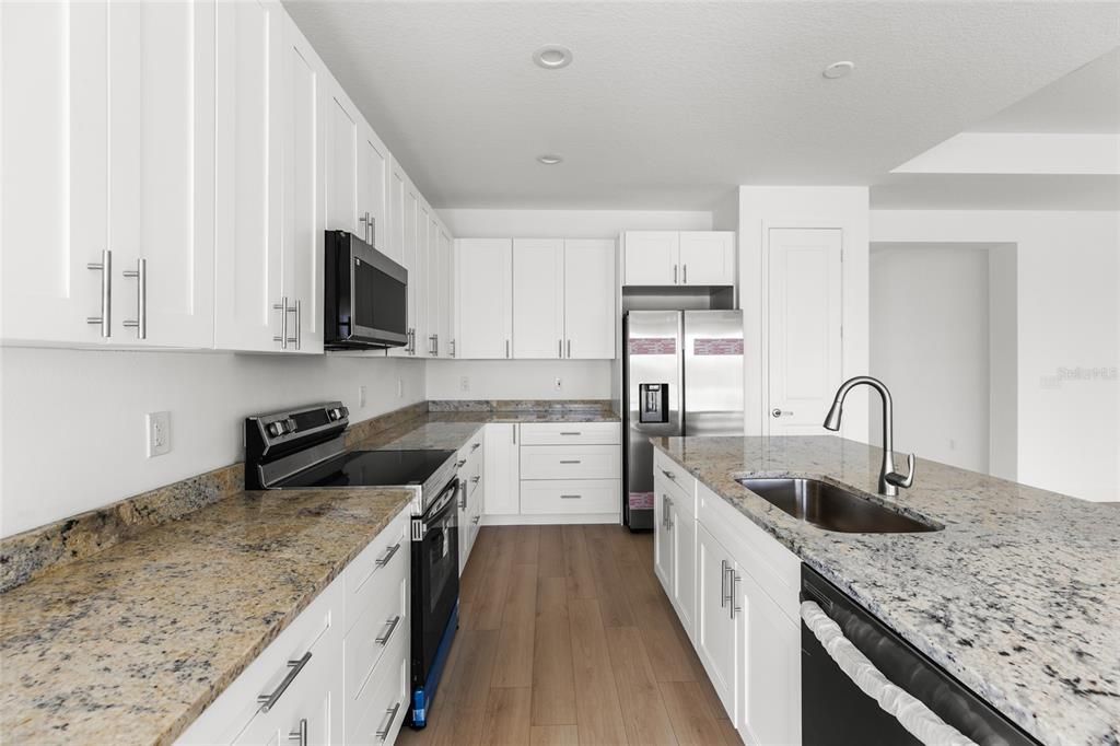 На продажу: $524,900 (4 спален, 2 ванн, 2111 Квадратных фут)